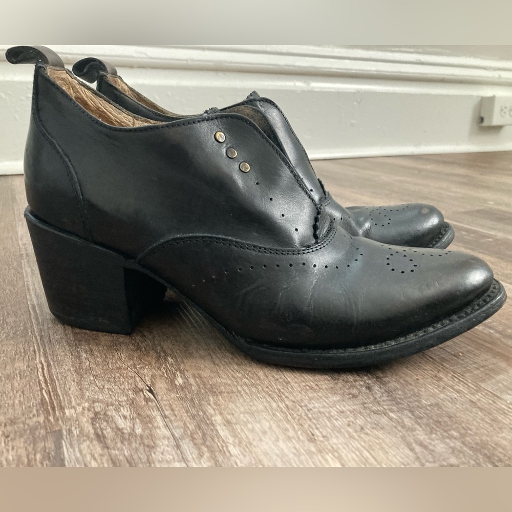 Freebird black Sadie size 8.